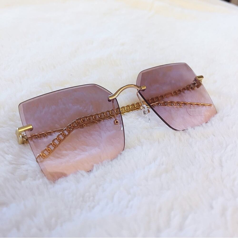 Skyla Light Purple Square Oversized Sunglasses - Picture 5 of 12